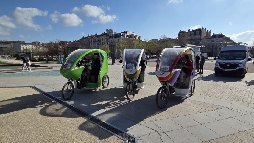 CYCLOTEAM 3 cyclos sur le champs de Mars
